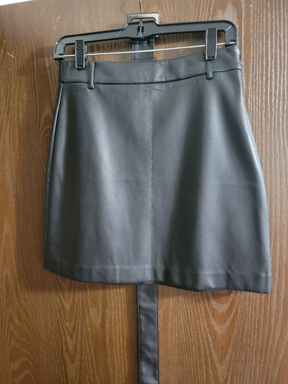 Faux leather skirt w/belt